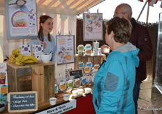 Rowan van de Kerkhof (Udea) konden bezoekers proeven van diverse producten van Nice & Nuts en Your Organic Nature.